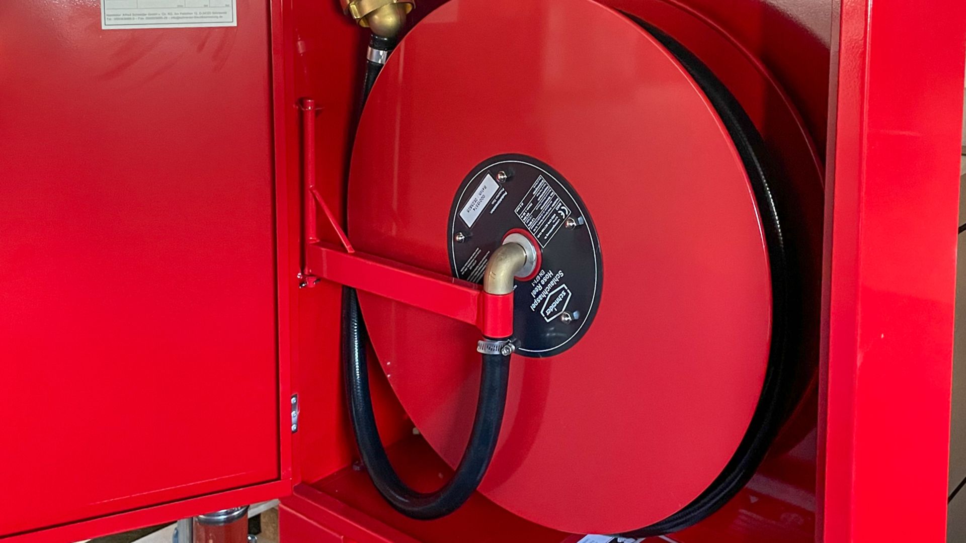 Installation of a wall-mounted fire hydrant