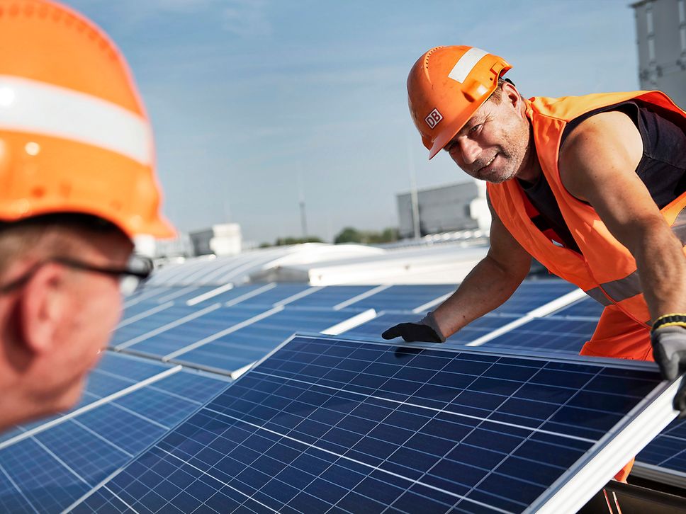 Photovoltaikanlage bei der Montage