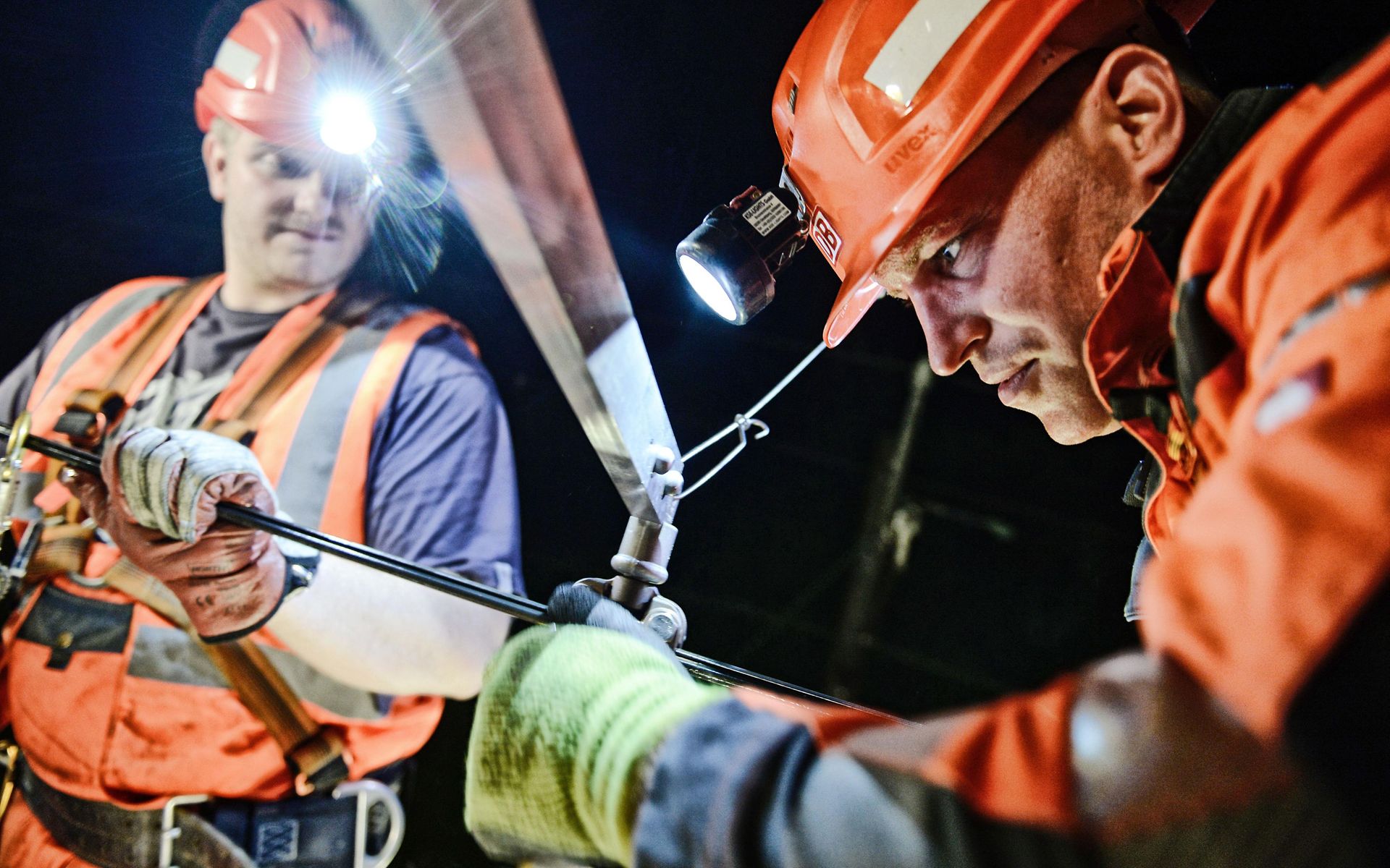 Arbeiten an der Oberleitungsanlage in der Nacht