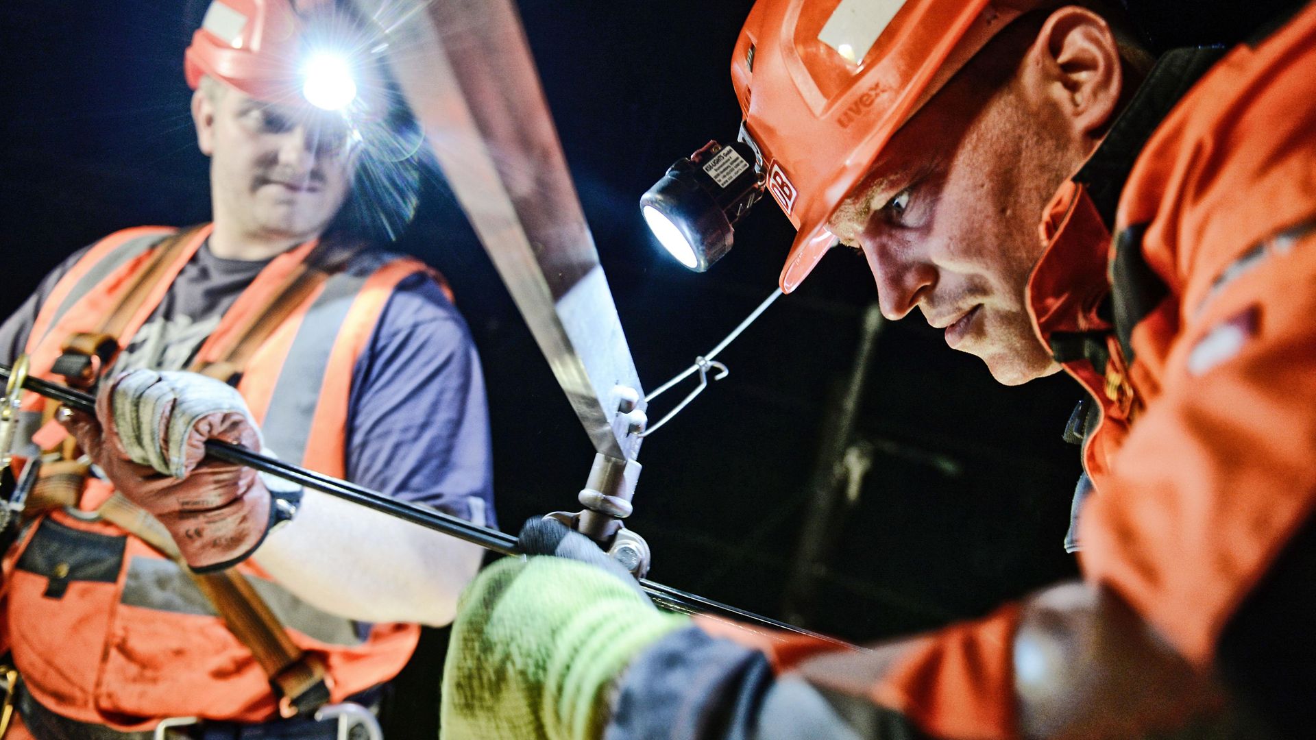 Arbeiten an der Oberleitungsanlage in der Nacht