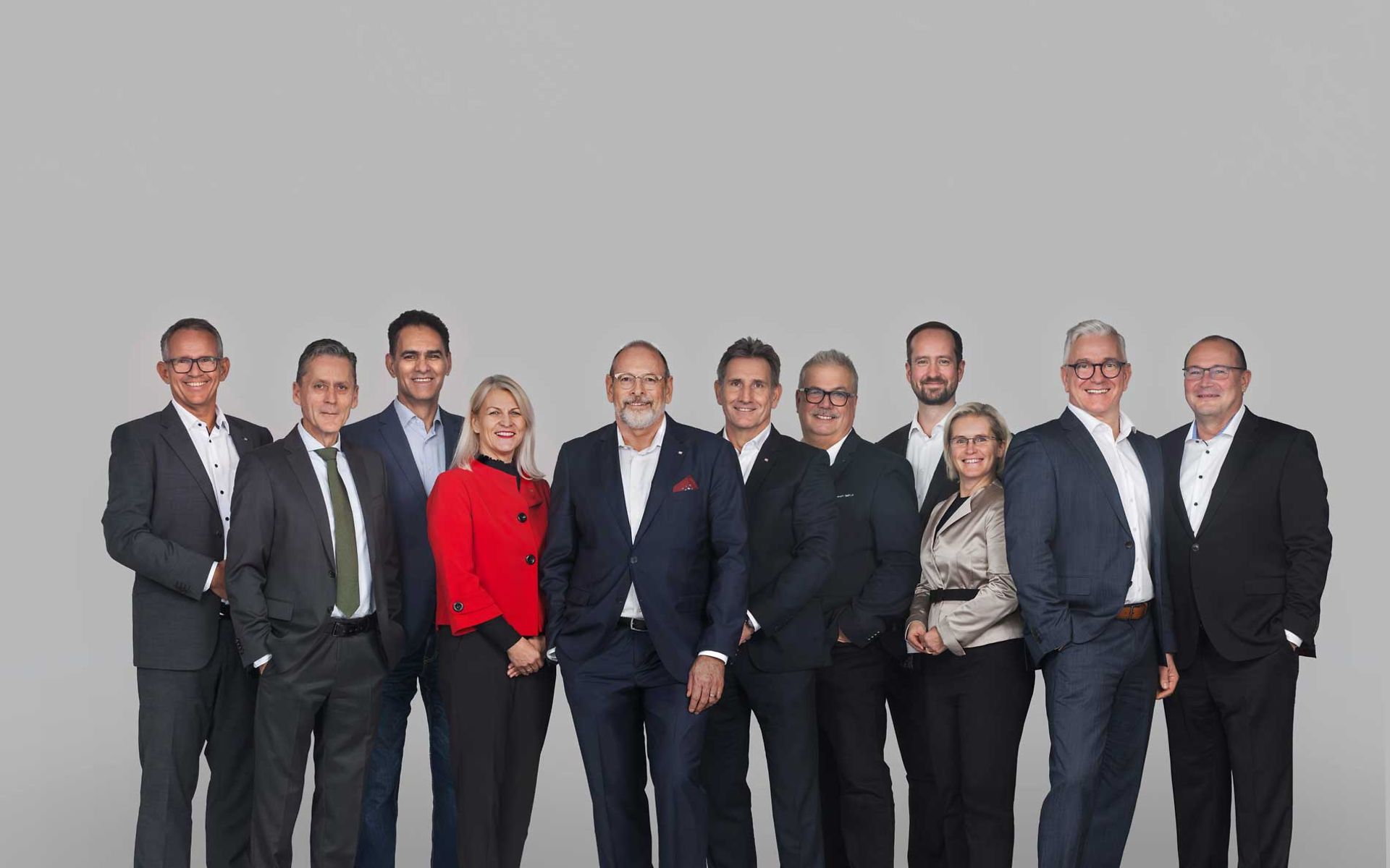 Gruppenfoto der erweiterten Geschäftsführung DB Bahnbau Gruppe