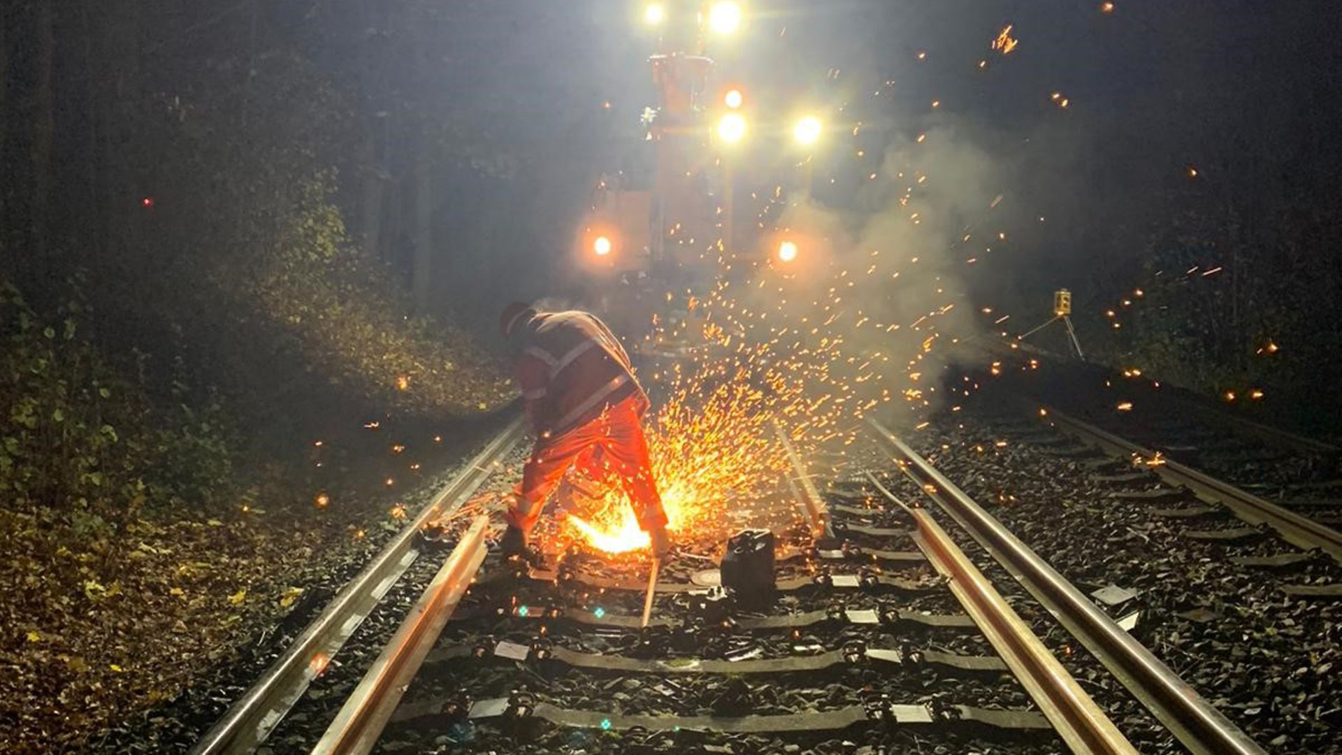 Schweißen Schienen in der Nacht