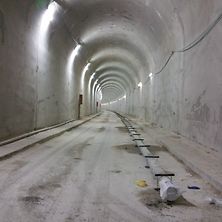 Röhre eines Tunnels ohne Gleisbett