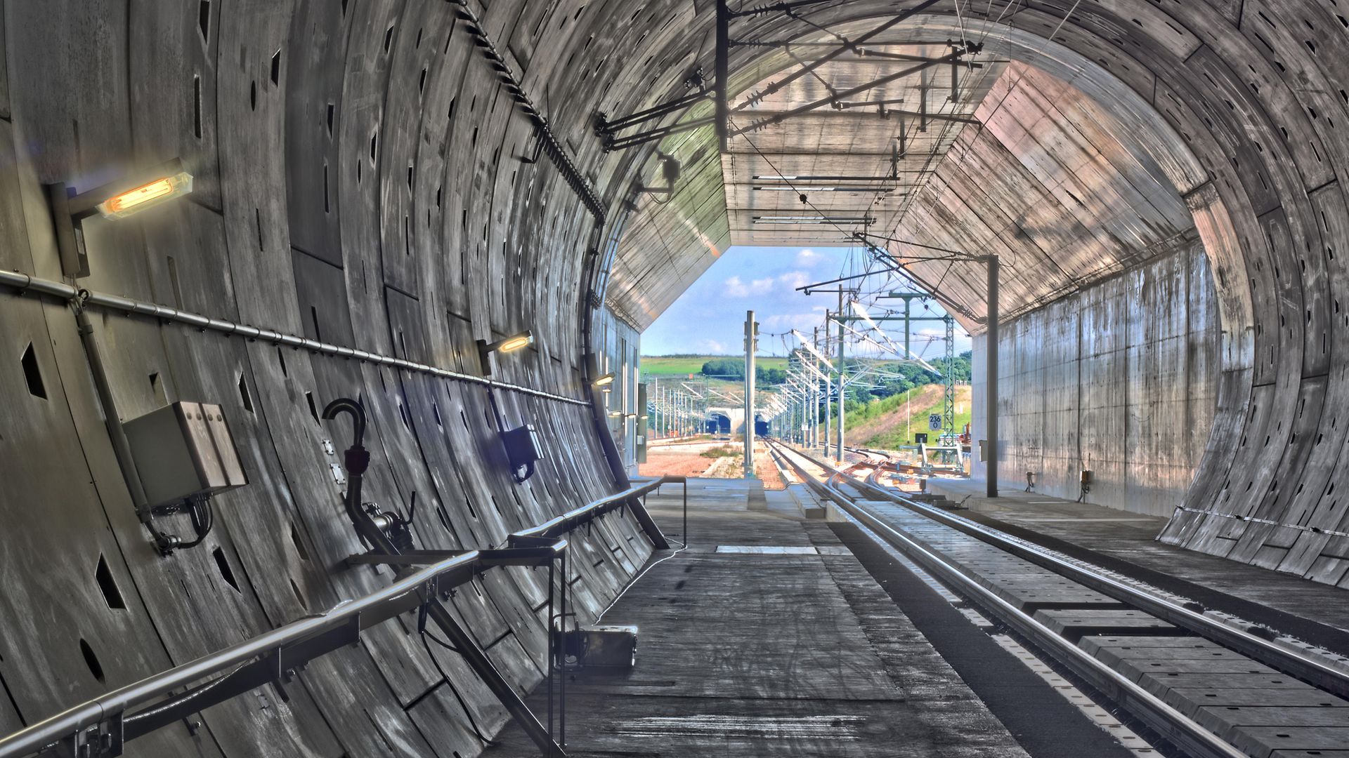 Leckkabel Tunnelfunk und Outdoorantennen