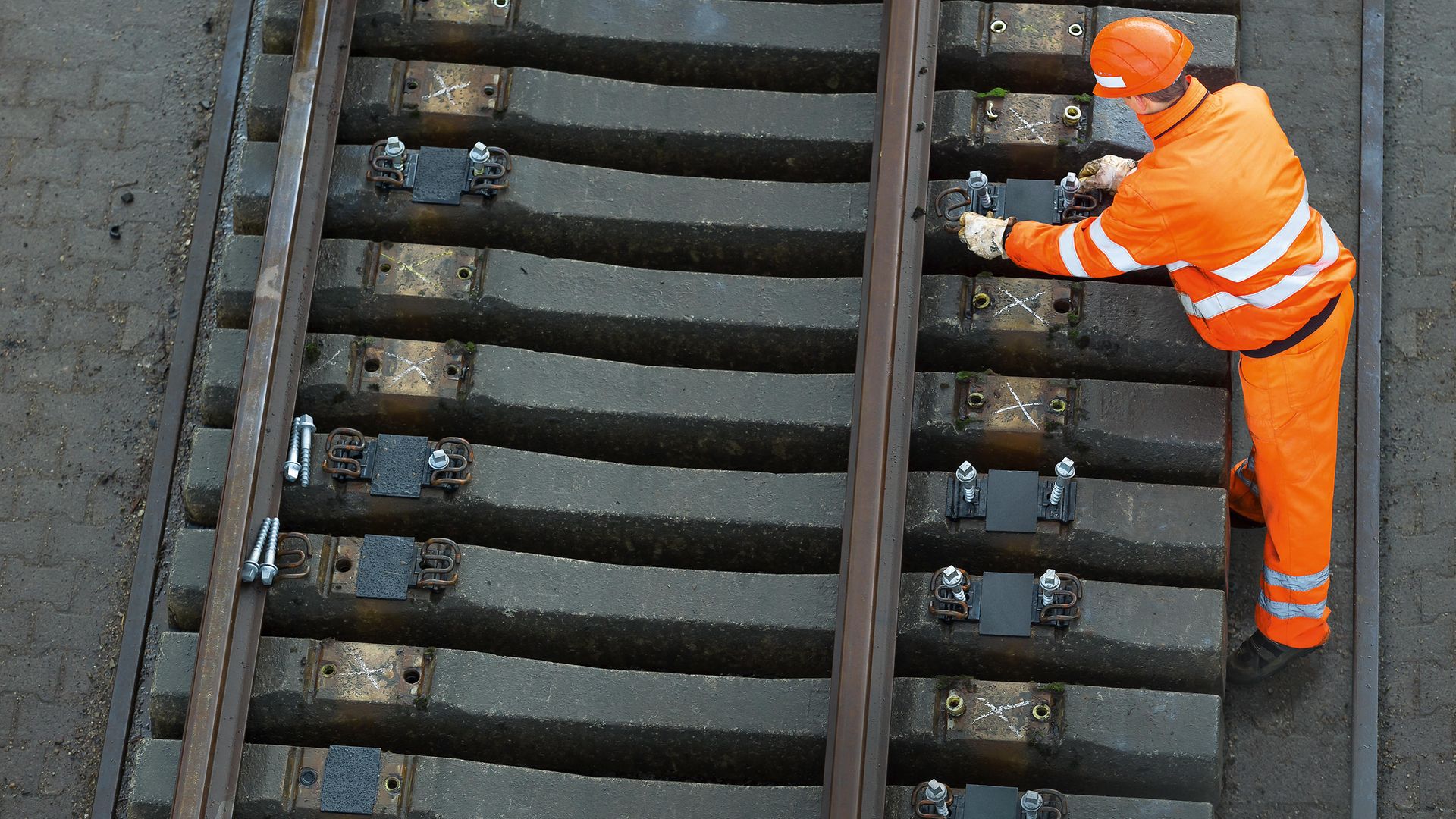 Blick aus der Vogelperspektive: Arbeiten an der Betonschwelle.
