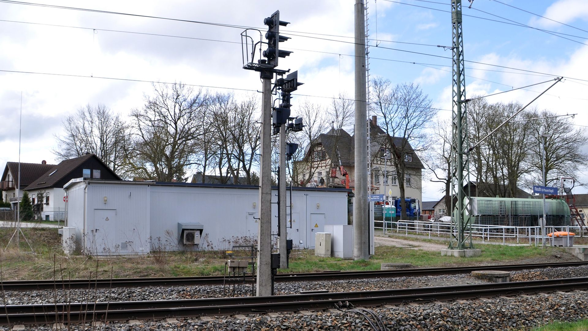 Gleise mit Relaiscontainer alle Gewerke