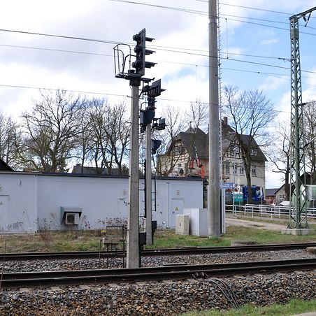 Gleise mit Relaiscontainer alle Gewerke