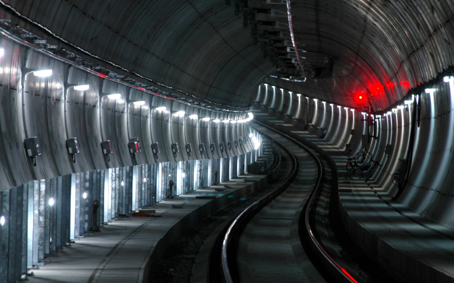 Tunnel mit Notrufsäulen