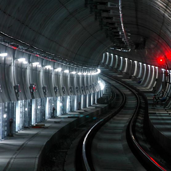 Tunnel mit Notrufsäulen