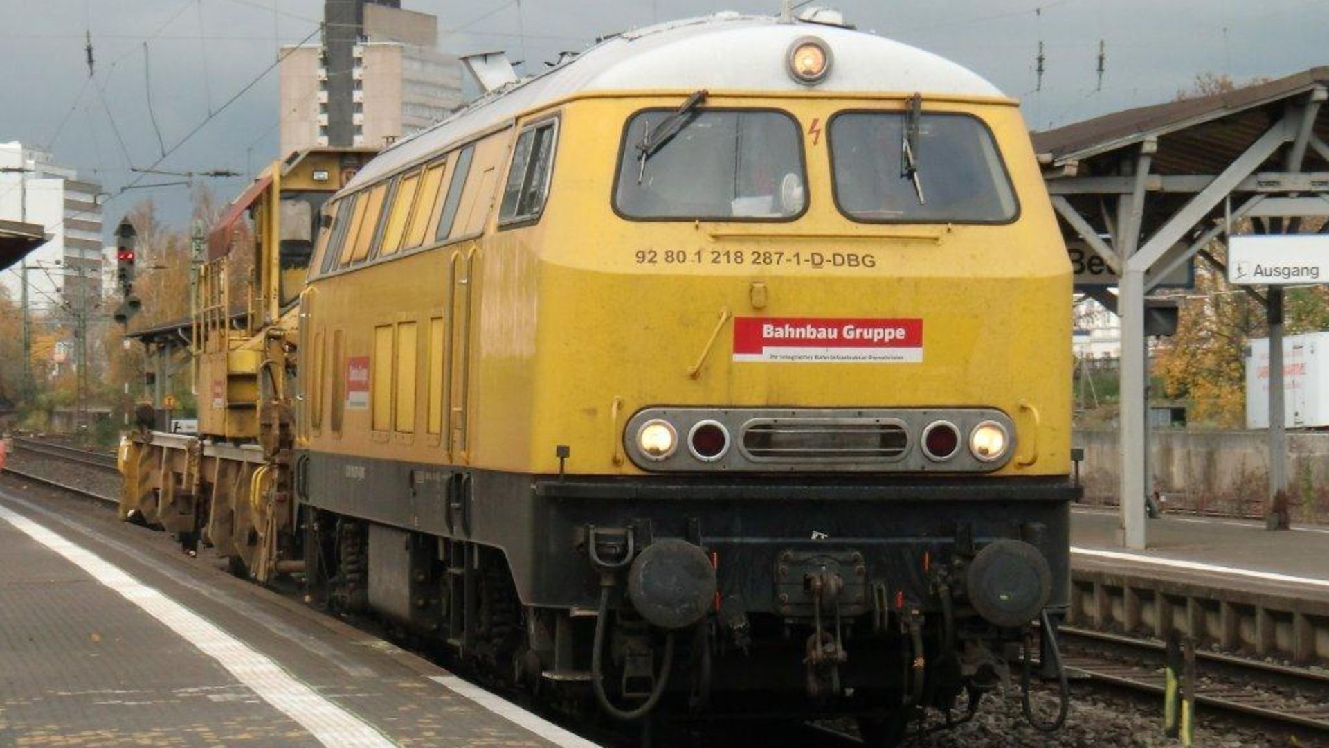 BR 218 - gelbe Zugmaschine