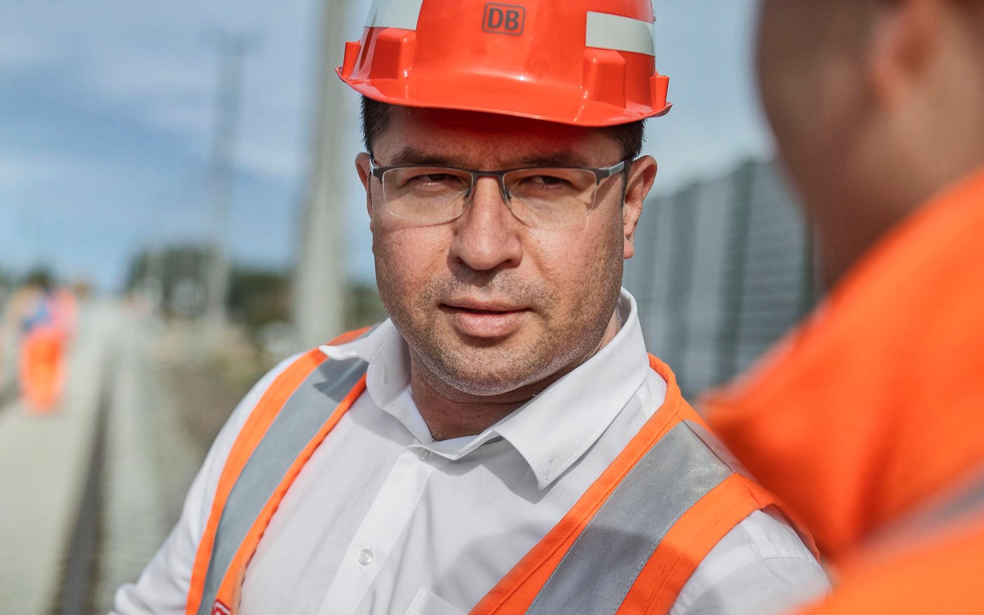 GU Mitarbeiter besprechen Baustelle