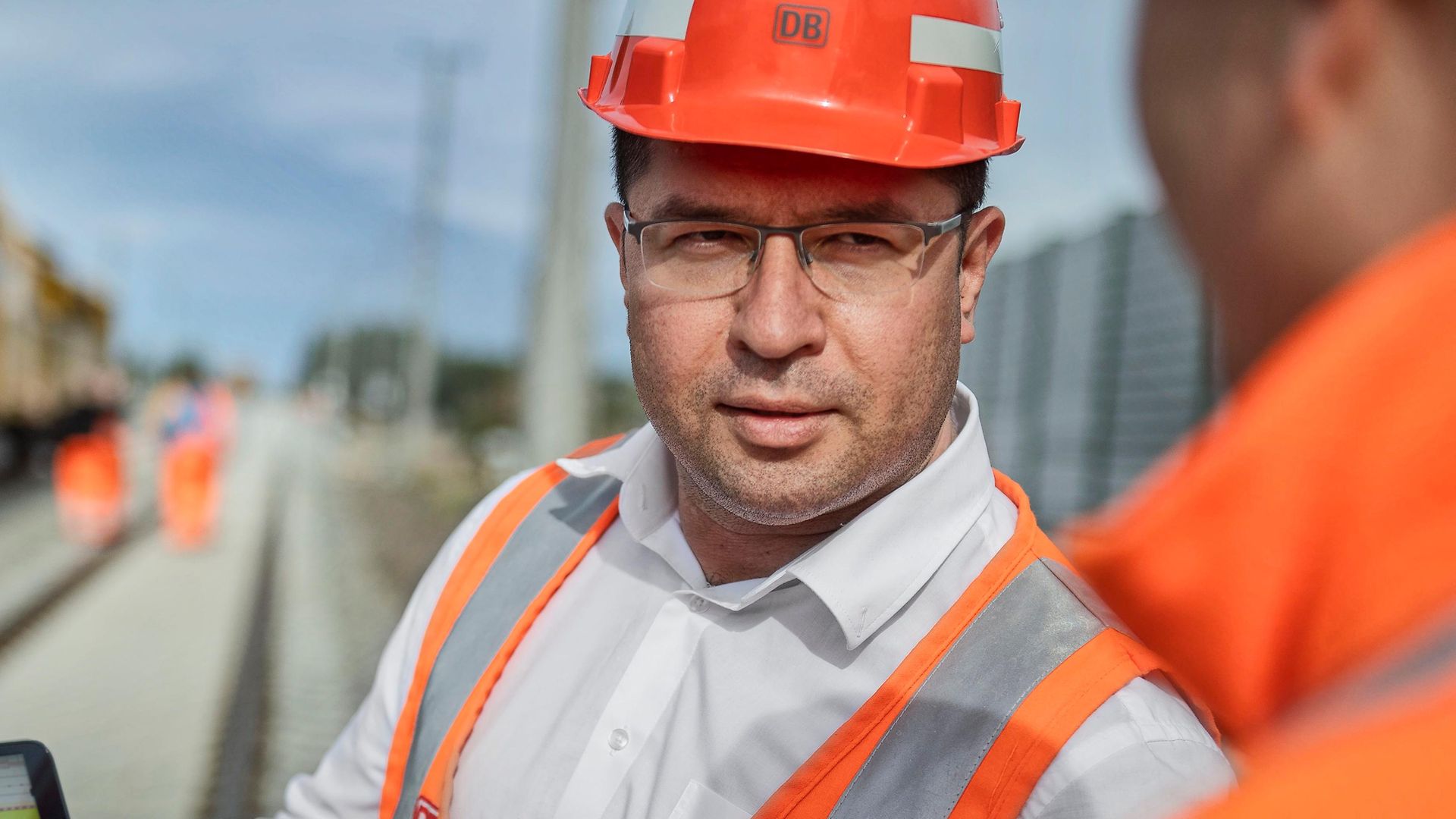 GU Mitarbeiter besprechen Baustelle