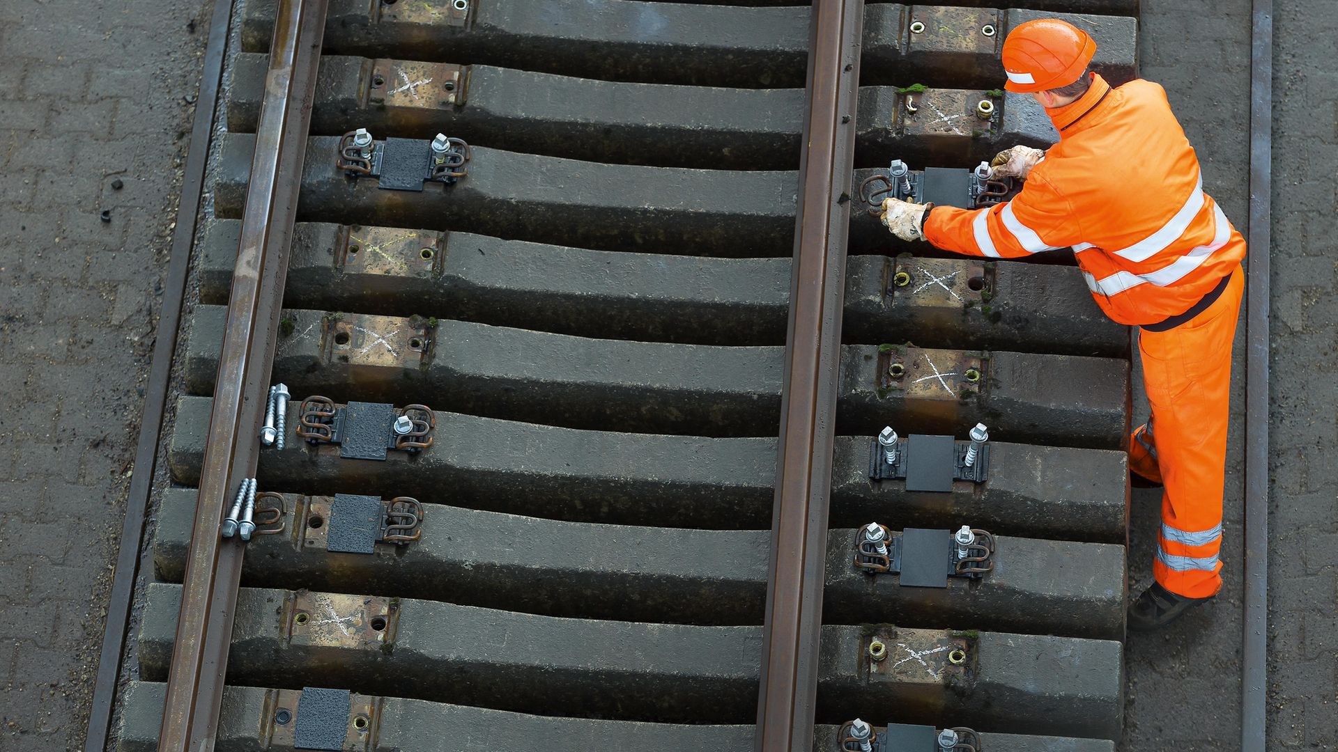 Blick aus der Vogelperspektive: Arbeiten an der Betonschwelle.