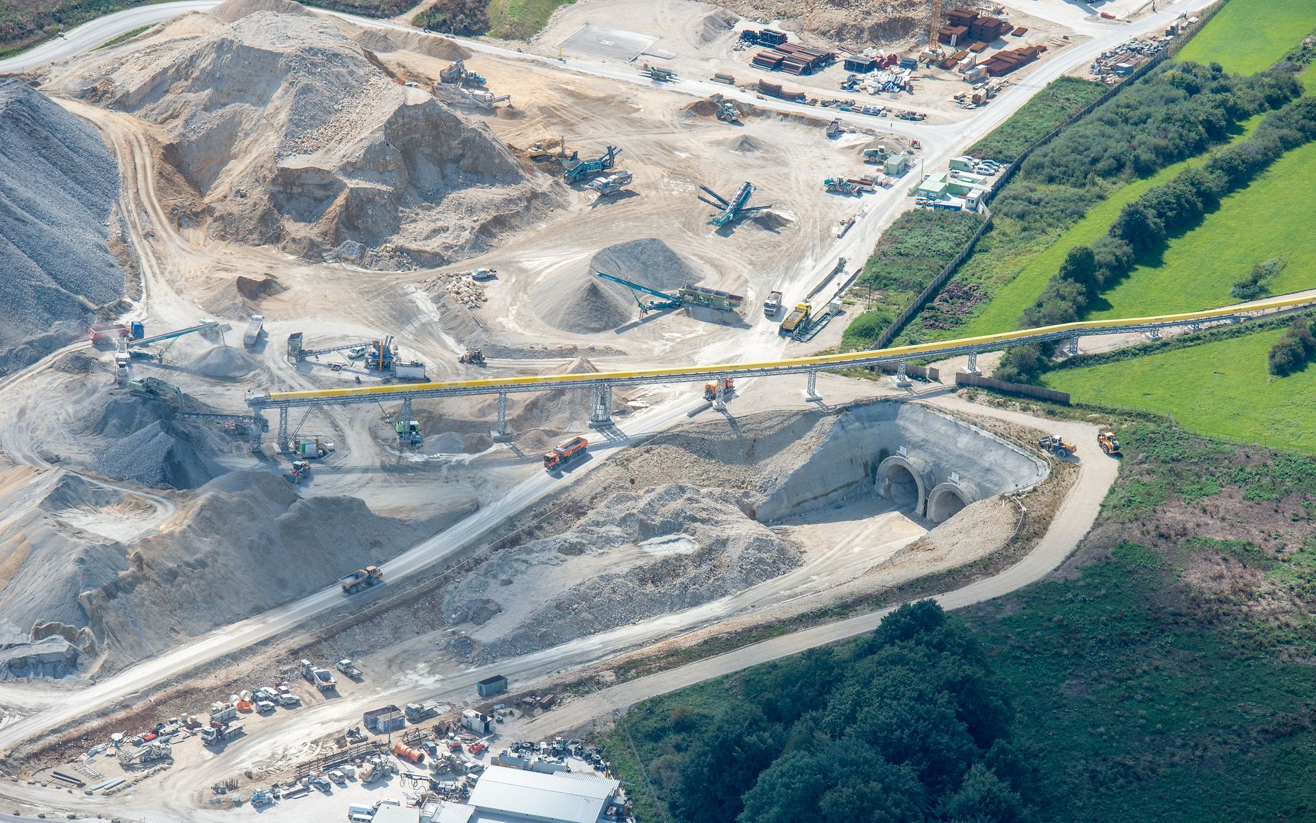 Baugrube Pfaffenäcker, der Steinbühltunnel und die Baustelleneinrichtungsflächen rund um das Portal Hohenstadt