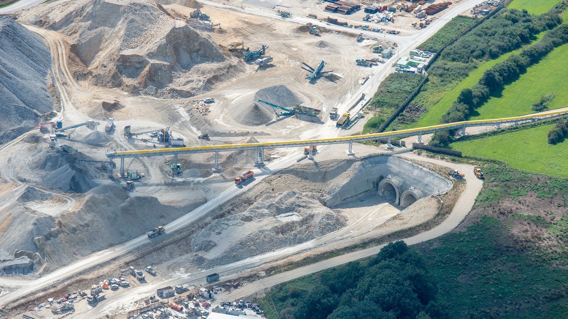 Baugrube Pfaffenäcker, der Steinbühltunnel und die Baustelleneinrichtungsflächen rund um das Portal Hohenstadt